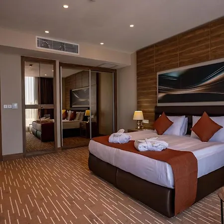 Ekor Elegance Hotel