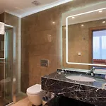 Ekor Elegance Hotel