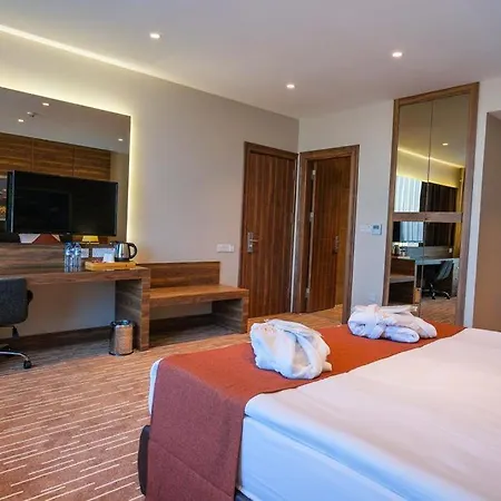 Ekor Elegance Hotell *