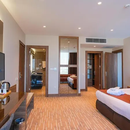 Ekor Elegance Hotel