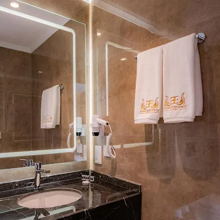Ekor Elegance Hotel *