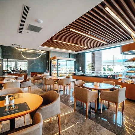 Ekor Elegance Hotel *